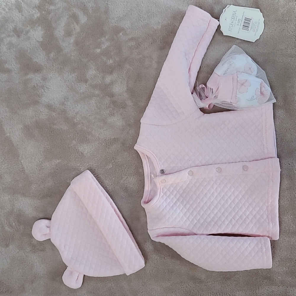 NWT 0-3 mo quilted jacket, hat & glove set